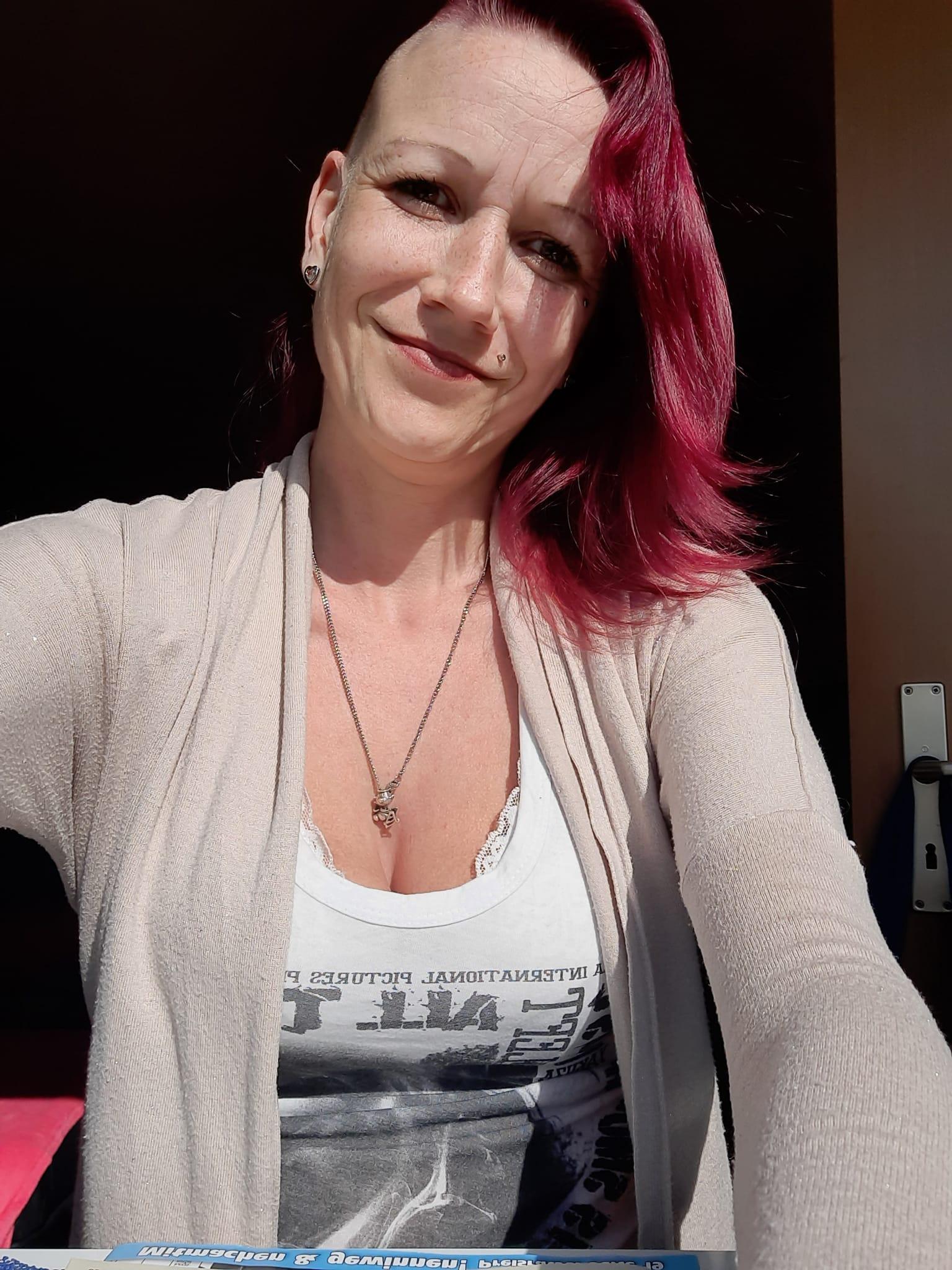19PussyDeluxe83 live from Germany