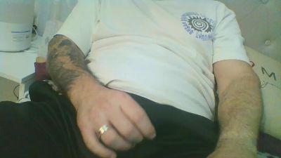 Adanonly live from Spain