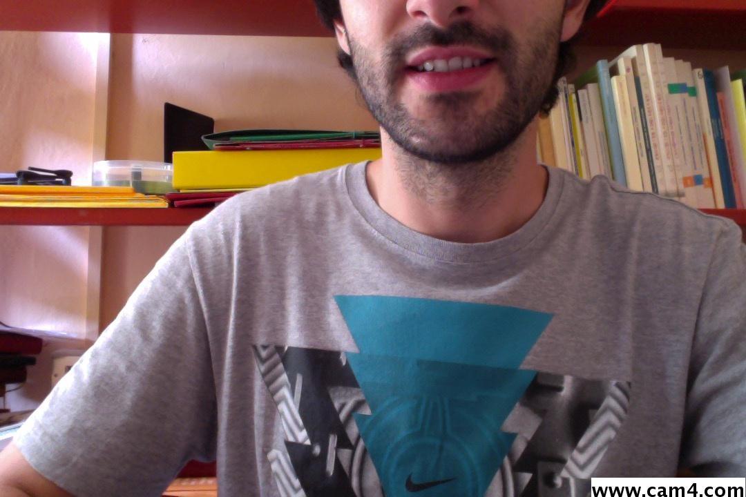 Ale85Ferro live from Italy