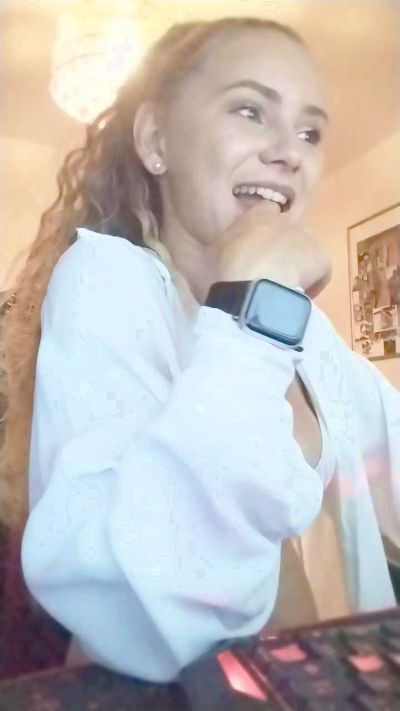 AlessiaCreed live from Italy