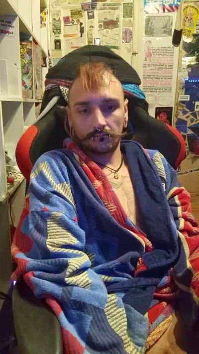 AlittlebitSpiky live from Germany