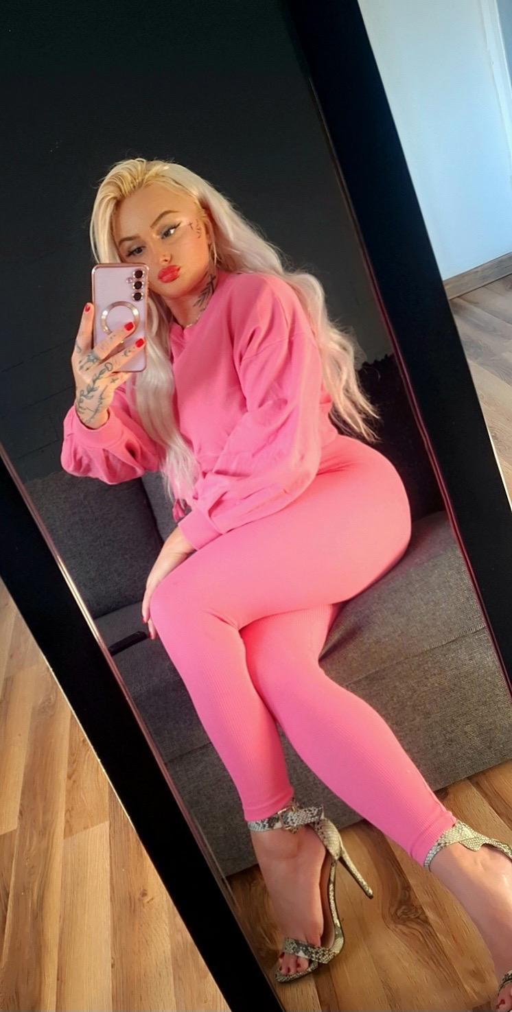 AnastasiaBody live from United States
