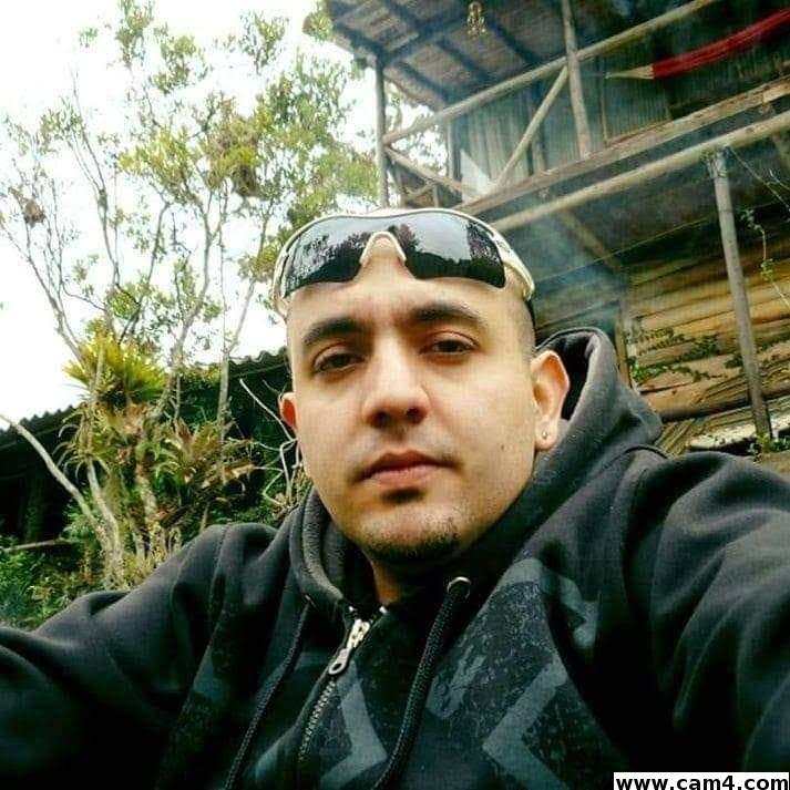 Andresgomezcolo live from Colombia