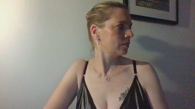 Angelbaby999 live from United Kingdom