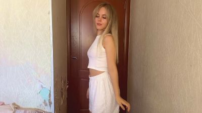 AnnmarieBroody live from France