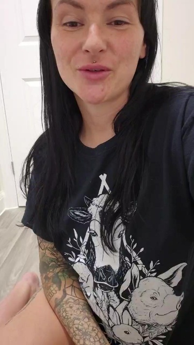 AprilWinters live from United Kingdom