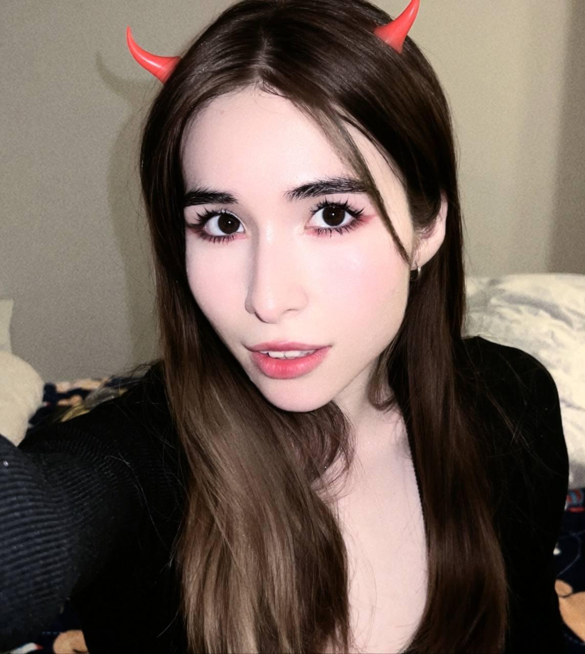 AshleyToxic live from Latvia