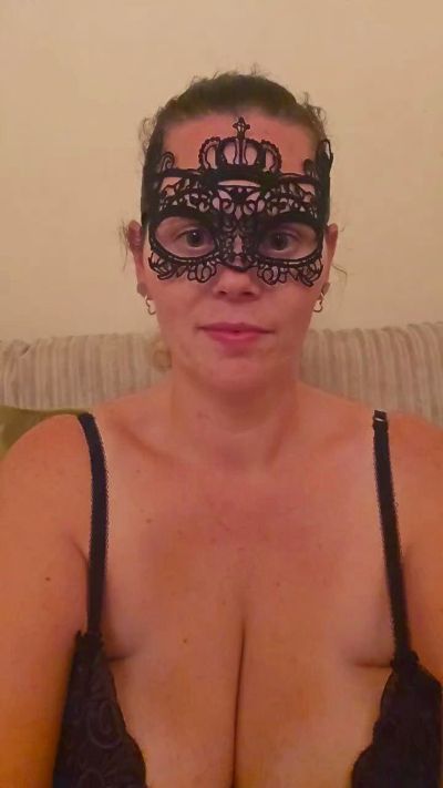 AstridXOX live from United Kingdom