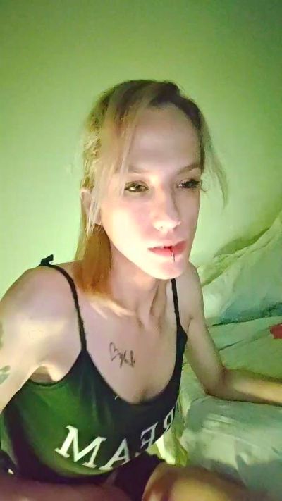 Badgirl91919 live from France