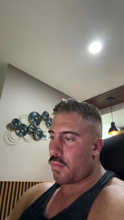 Bigwhitebull live from Italy