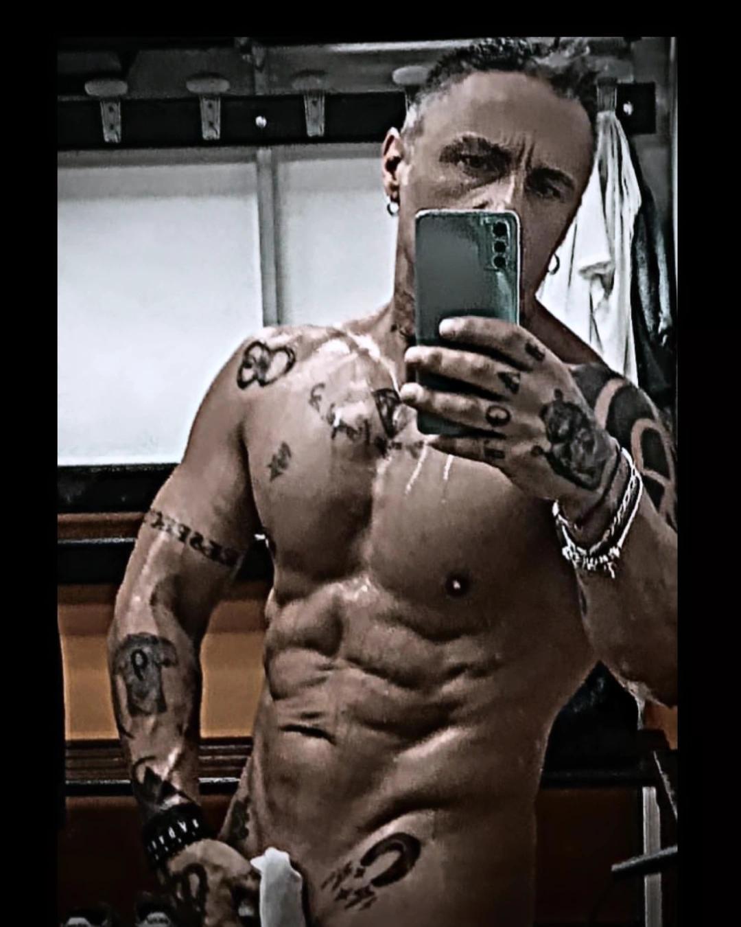 Bruno21nudo live from Italy
