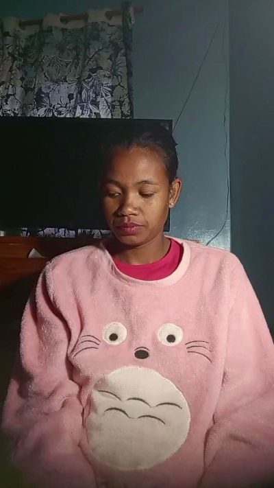 Carinahot02 live from Madagascar