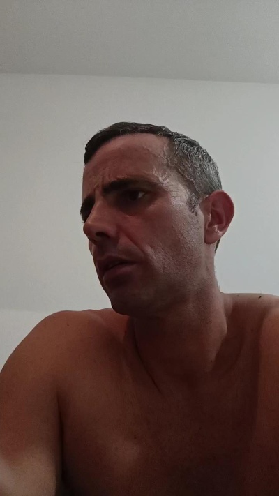 Chicochica87 live from Spain