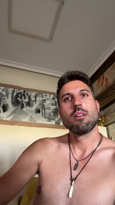 Chicodulce34 live from Spain
