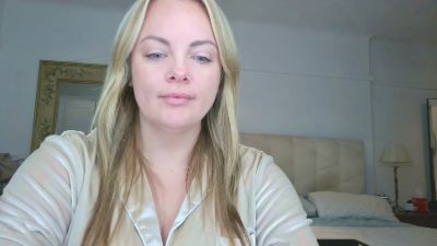 Chloe_Black8 live from United Kingdom