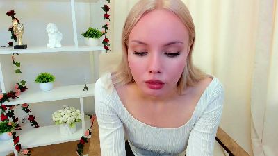 CorneliaBompane live from United States