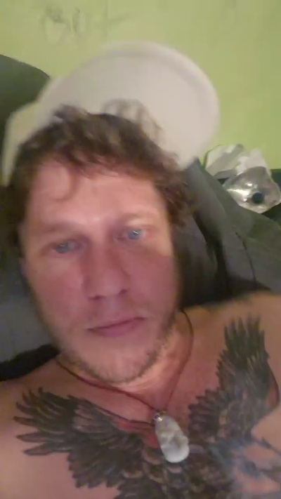 Cum4yall1 live from United States