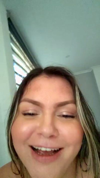 Cynthia94 live from Colombia
