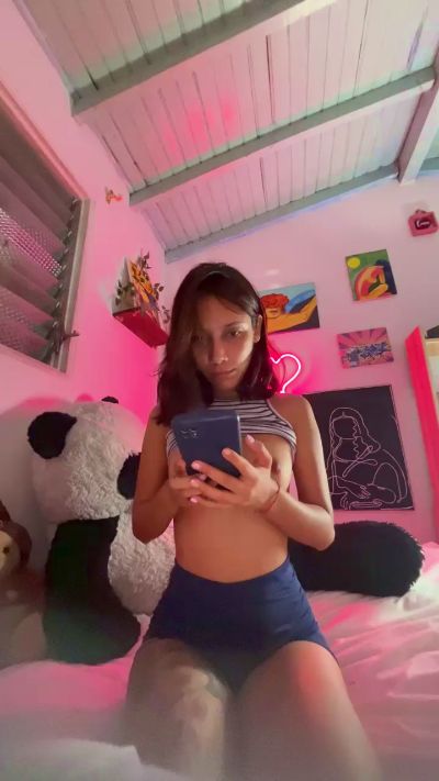 DaraPresley777 live from Colombia