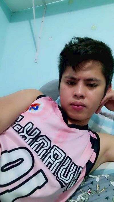 Dhyllan live from Philippines