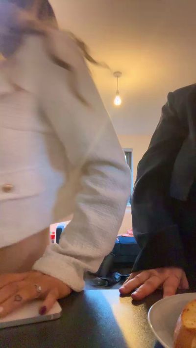 DixieDelilah_X live from United Kingdom