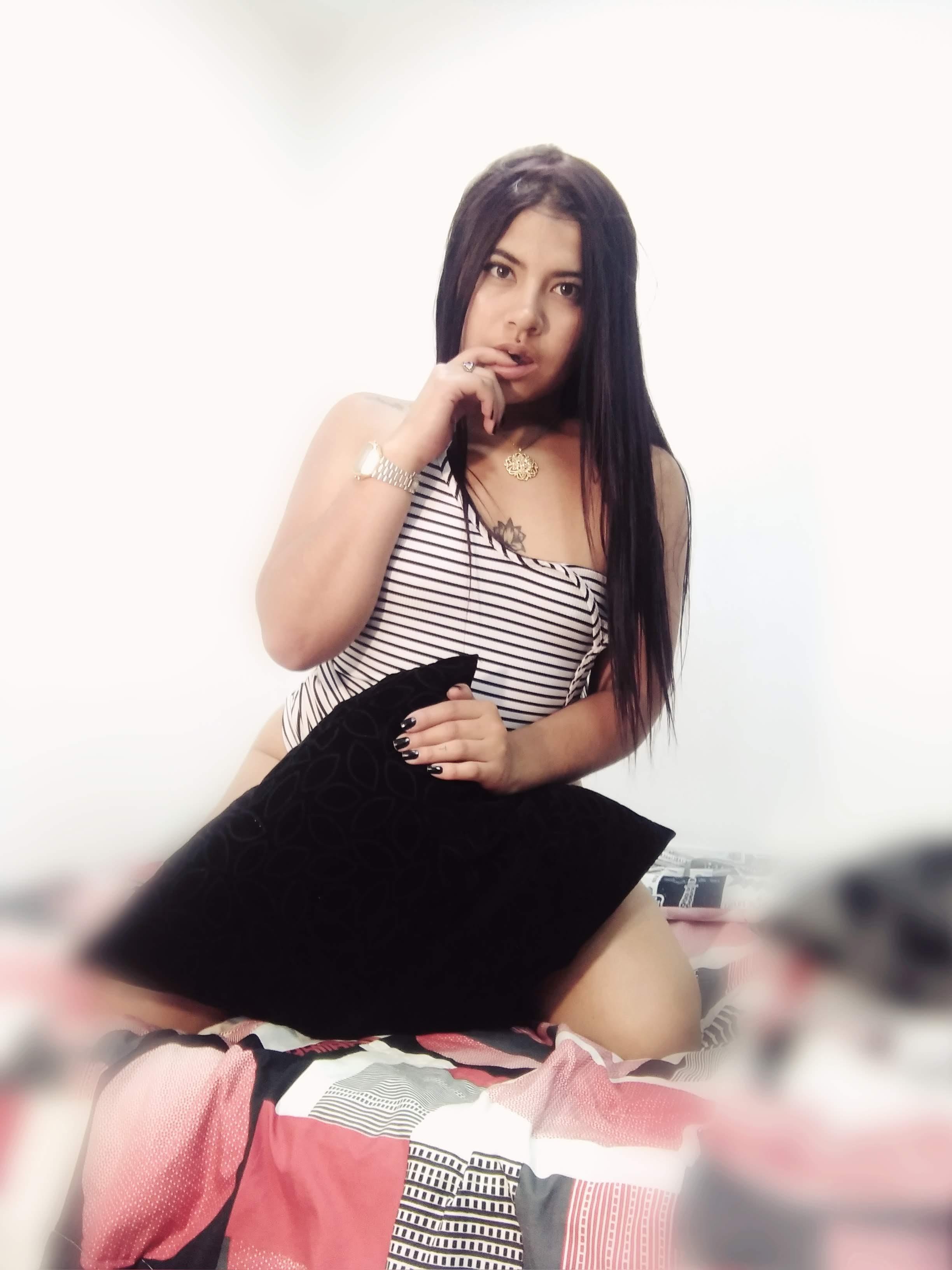 Dulce_cloee live from Colombia