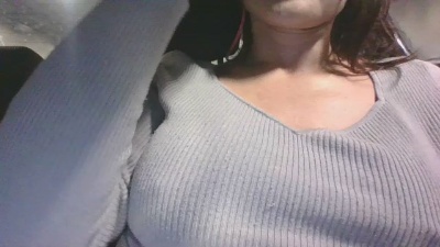 ElleestOuu live from France