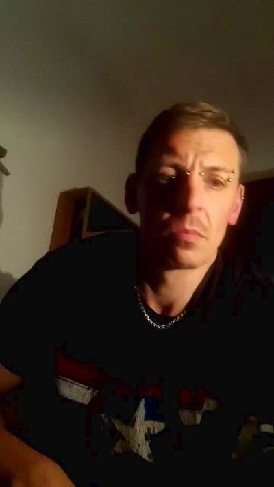 Eskalator198 live from Germany