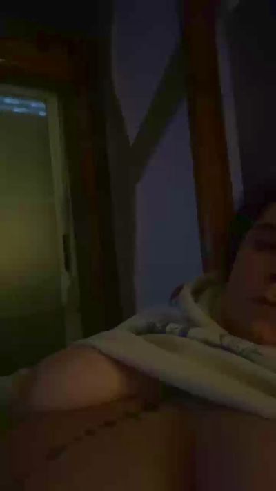 Estefania90 live from Spain