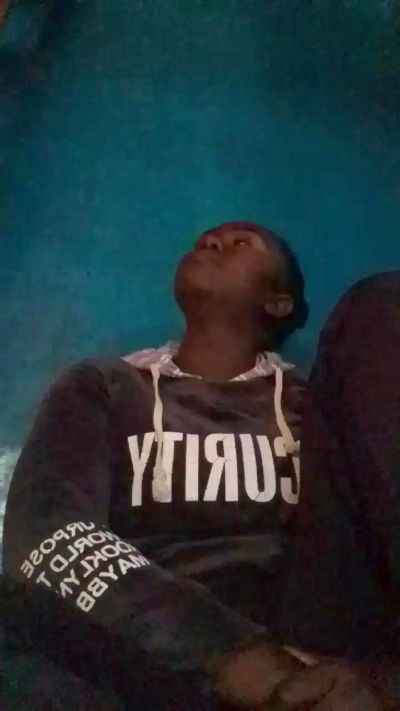 Evelyne0 live from Madagascar