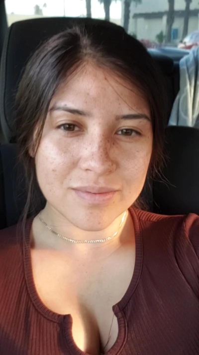 Freckledbabyy live from United Kingdom