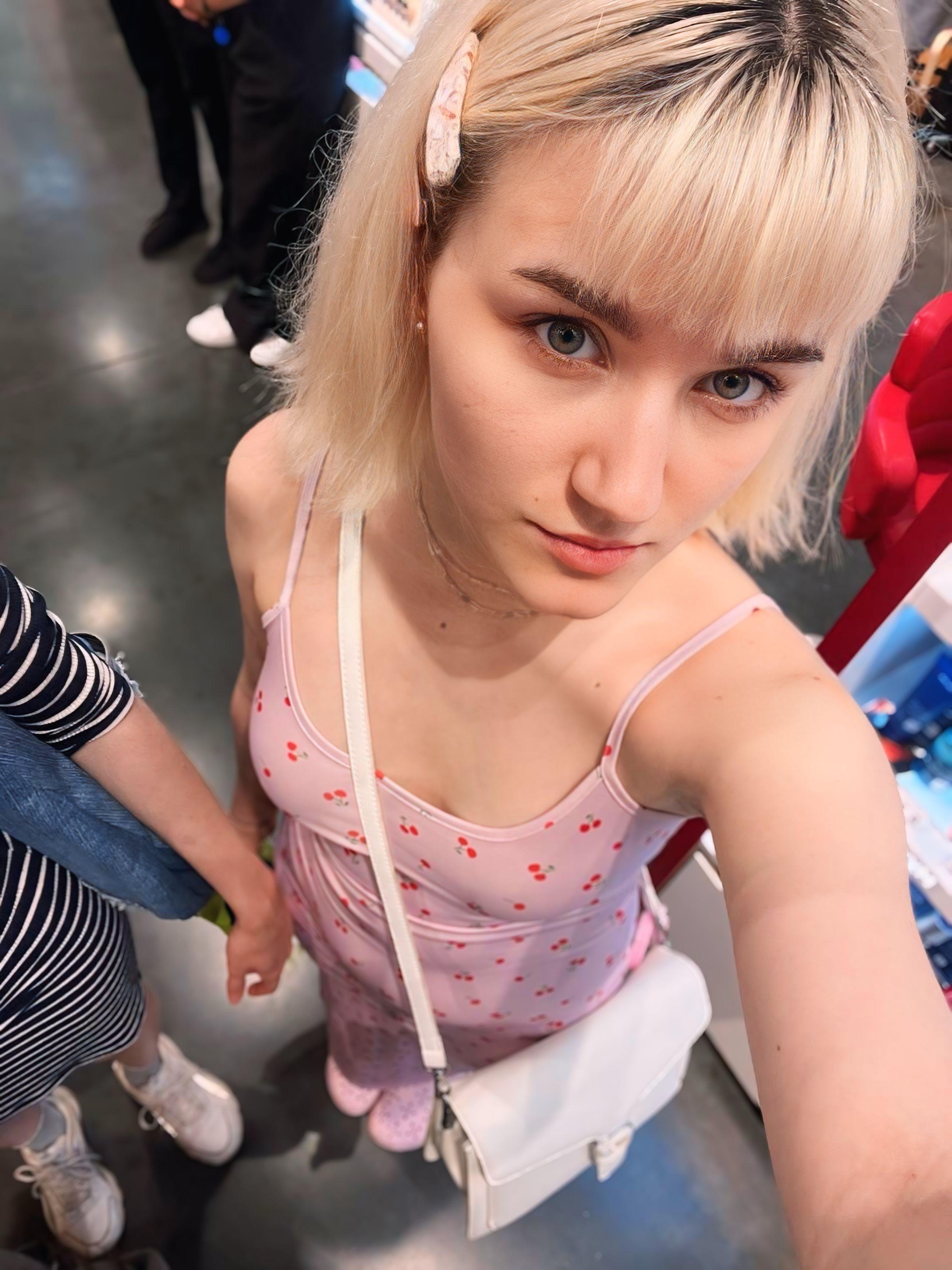 GiovannaClewis live from France