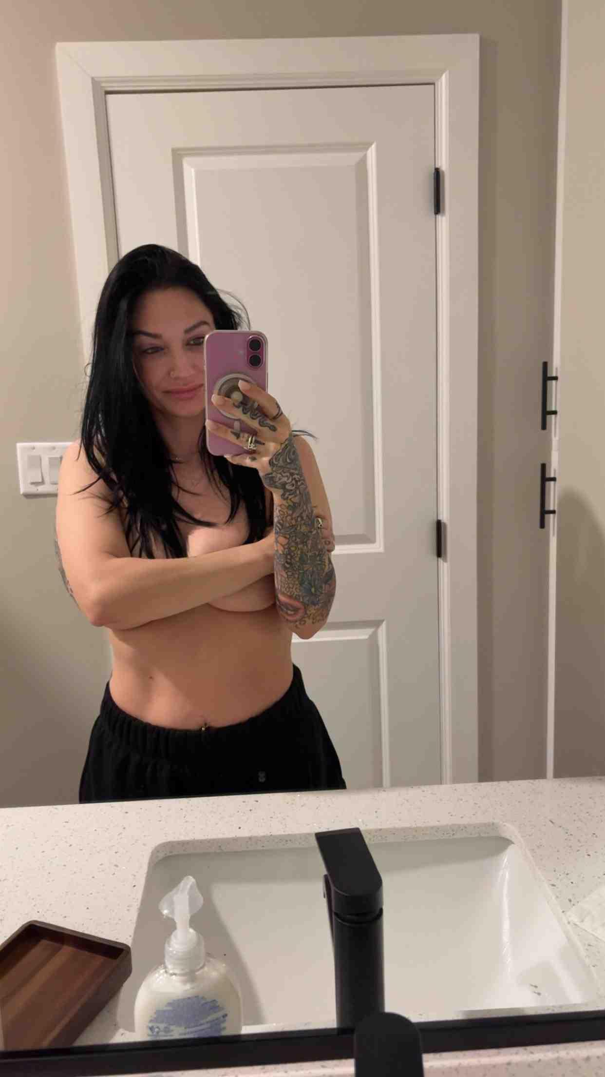 GoddessCeyenna4 live from United States
