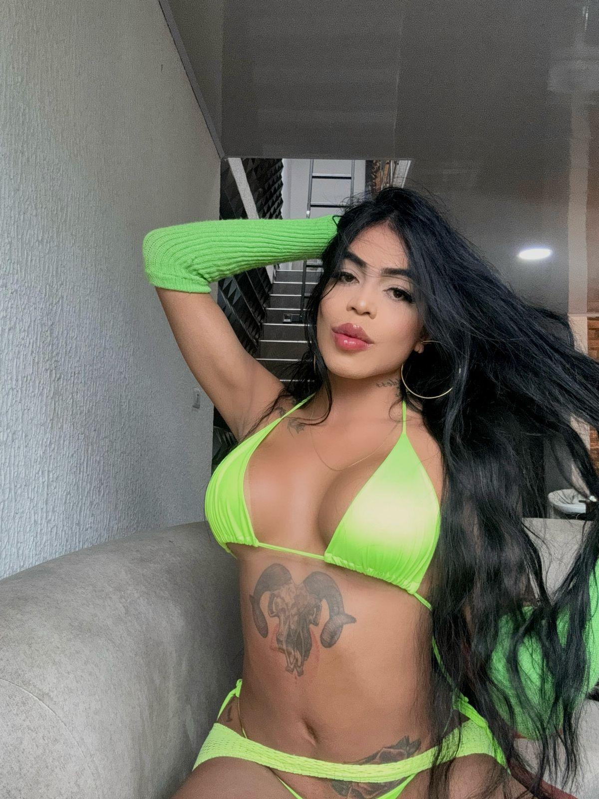 Goddessxfox live from United States