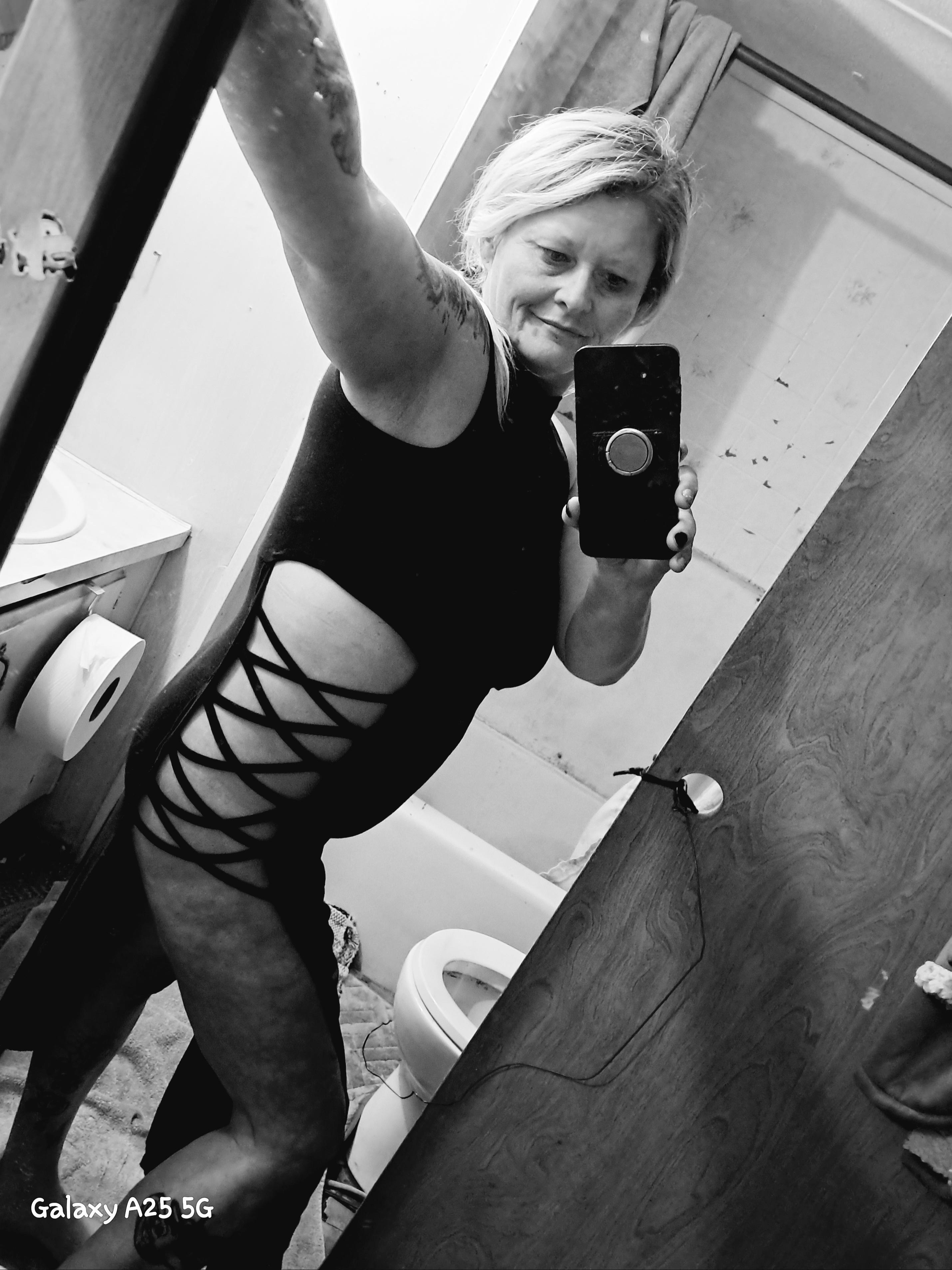 GypsyGirl82 live from United States