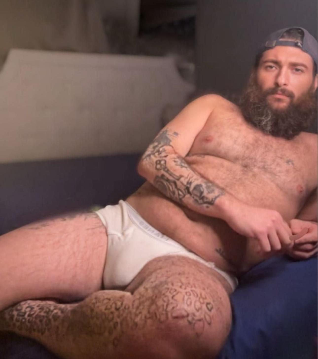 HairyWhiteTrash live from United States