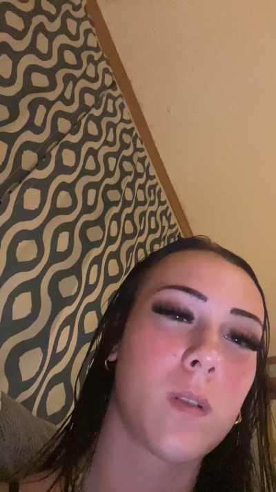 Hnicoleee live from United States