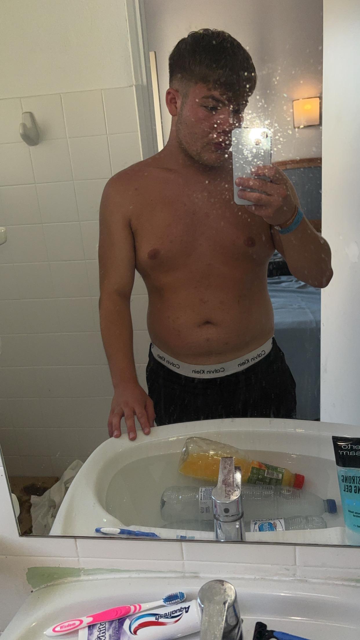 Hornyhungboyj live from United Kingdom