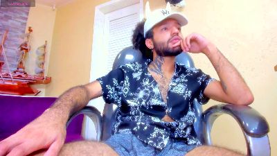 Hottie_Bearr live from United States