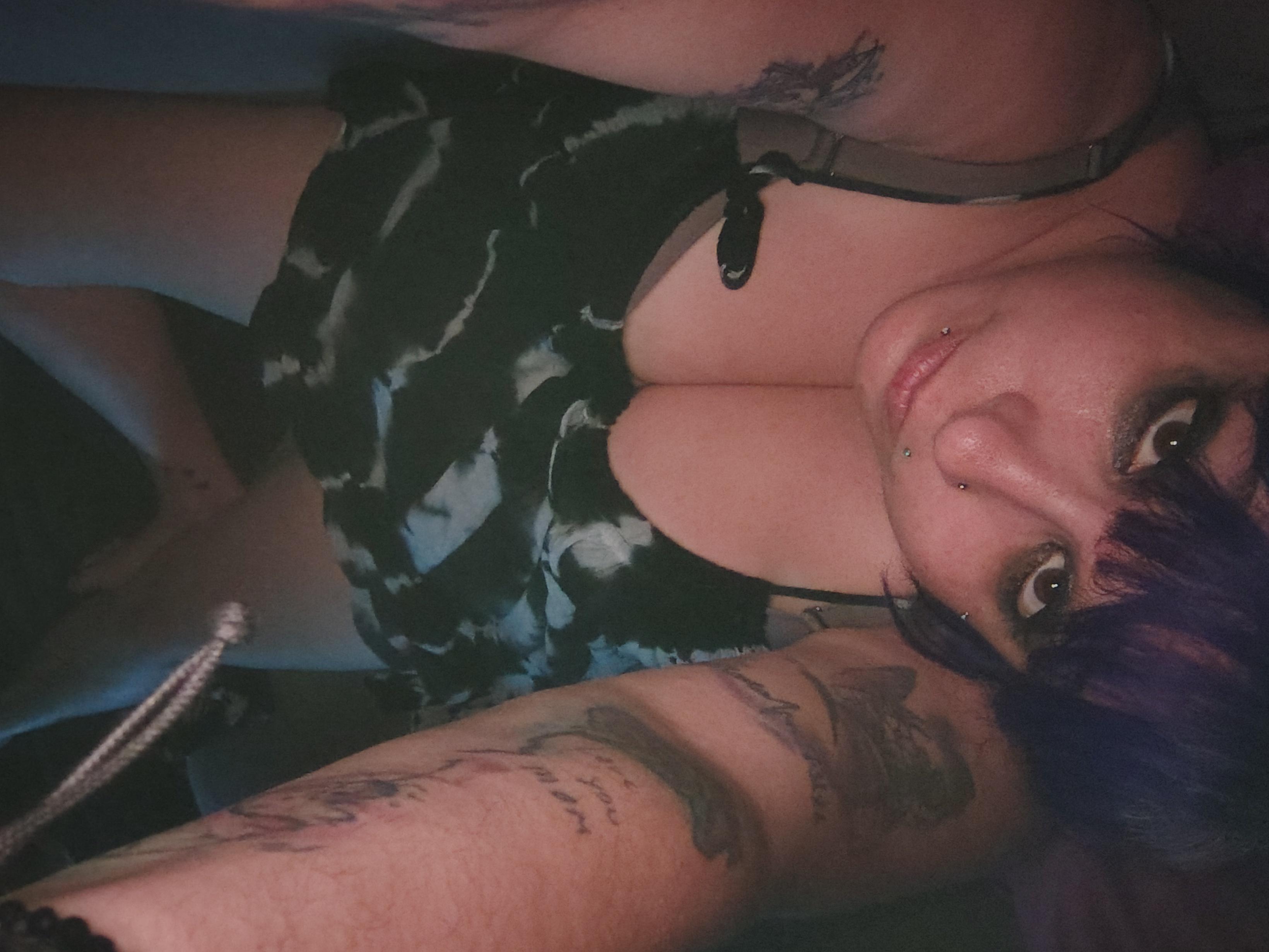 Innocentpeach live from United States
