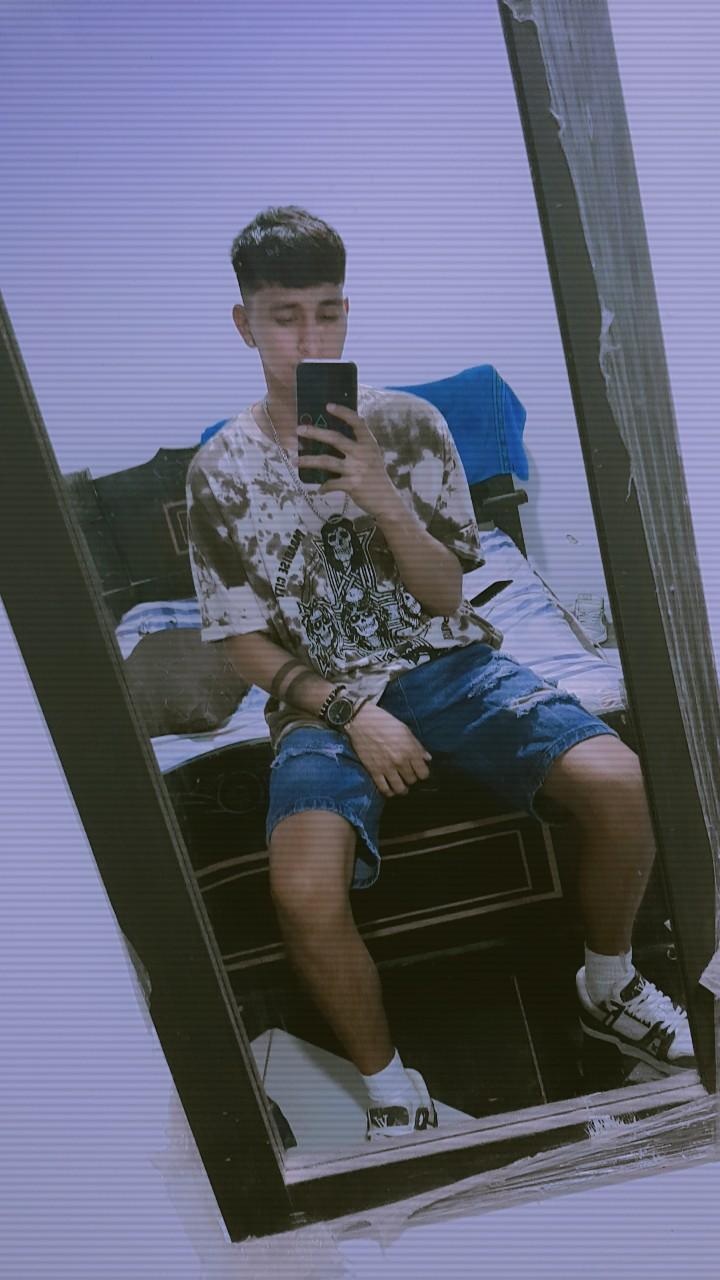 Ivan9leal live from Colombia