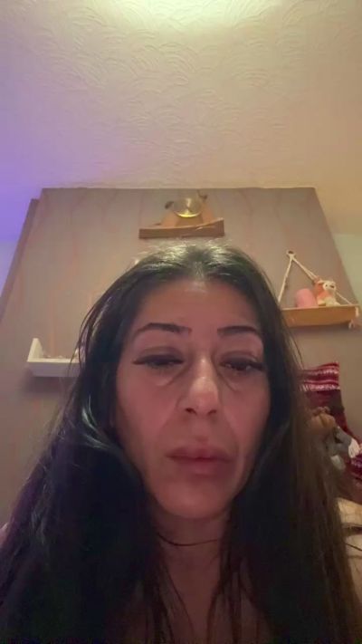 Jazmink live from United Kingdom