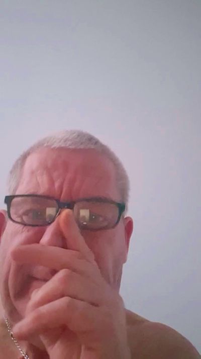 Johnny74400 live from France