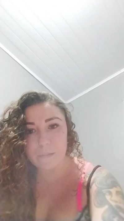 Julinhaahot live from Brazil