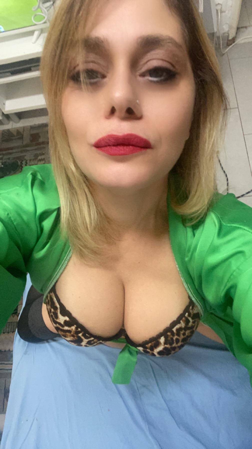 Kittyforfun76 live from Italy