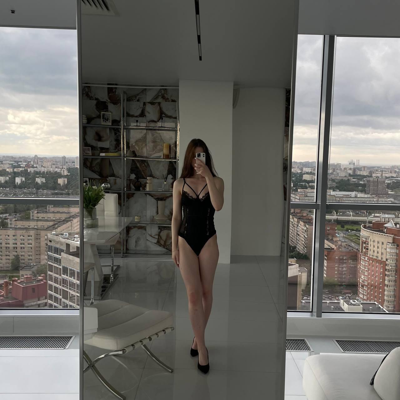 LarraineLairy live from France