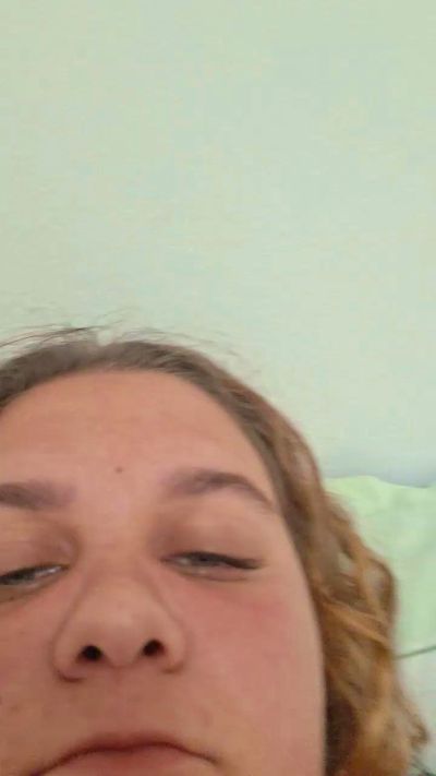 Laurenrose22 live from Spain