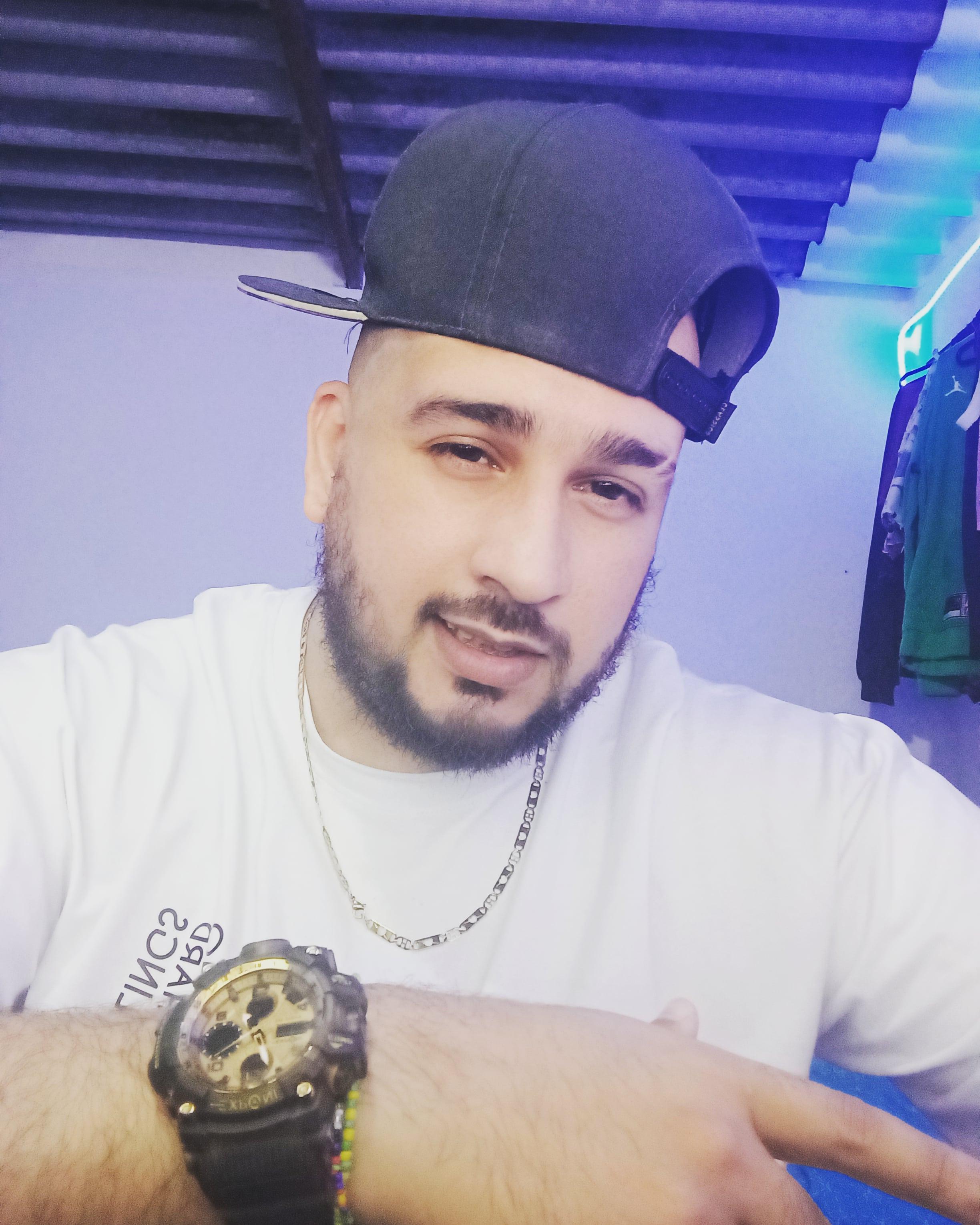 Leonmai live from Colombia