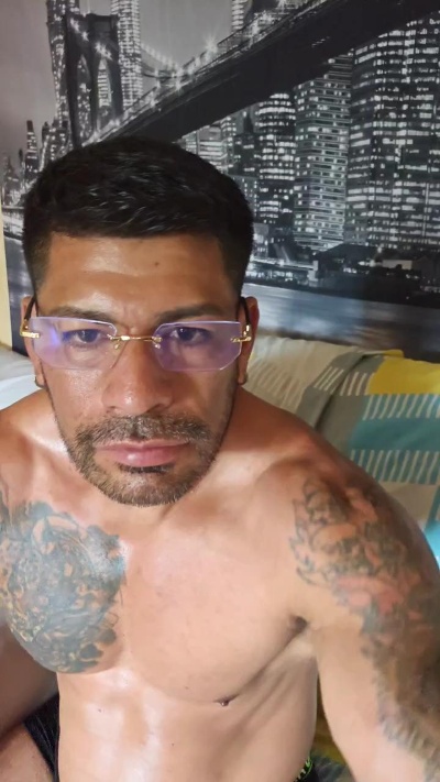 Leonsalvajexxx live from Spain