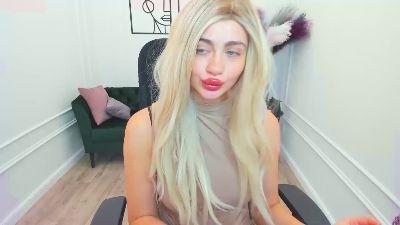 LeslieMineg live from United States